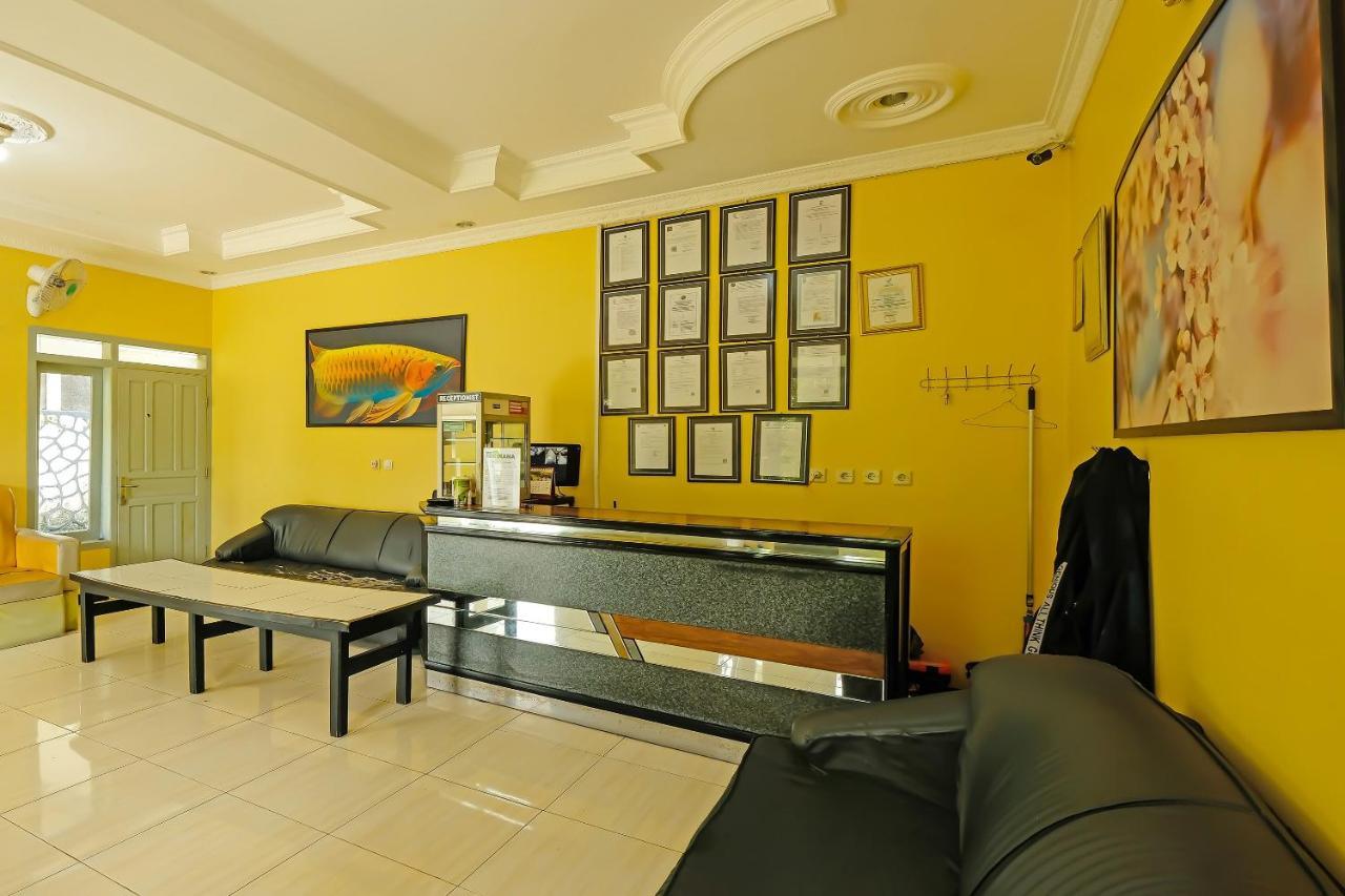 Oyo 92483 Hotel Kirana Salatiga Εξωτερικό φωτογραφία